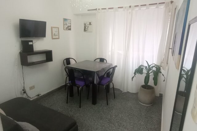 Departamento de 2 ambientes al lateral abierto PISO 8