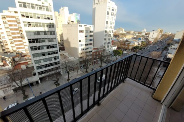 DEPARTAMENTO 2 AMBIENTES AL FRENTE CON BALCÓN