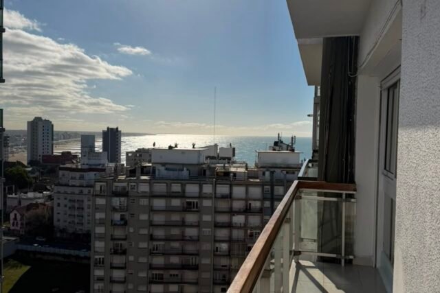 DEPARTAMENTO DE 2 AMBIENTES CON BALCON Y VISTA AL MAR + COCHERA FIJA CUBIERTA