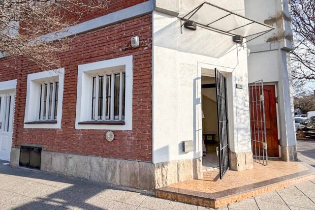 PH 3 AMB CON COCHERA Y PATIO BARRIO CHAUVIN.