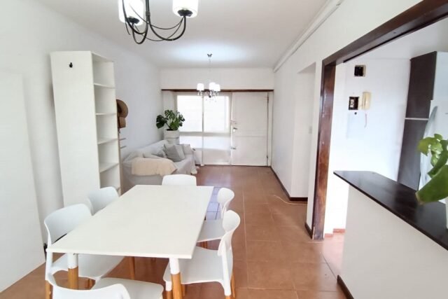 DEPARTAMENTO 3 AMBIENTES POR ESCALERA 2 PISO , APTO CREDITO, BARRIO SAN CARLOS.